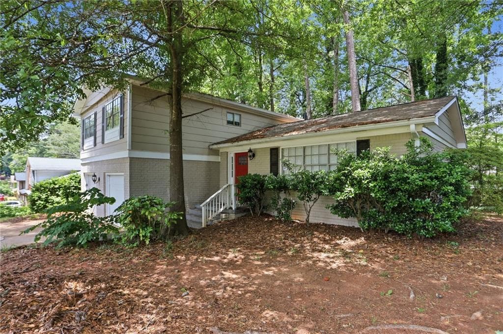 4 bedroom, 3 bathroom, 1,974 sq ft single family residence under contract at 2296 Aurie Drive, Decatur, GA 30034 — photo 3