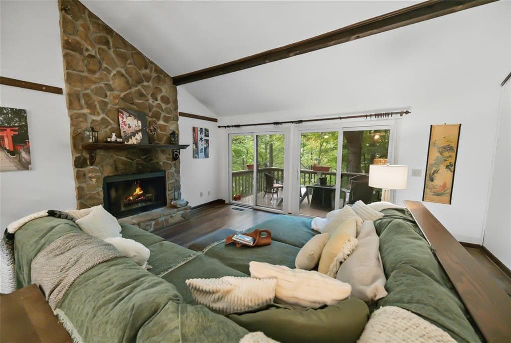 2 bedroom, 3 bathroom, 1,152 sq ft townhouse for sale at 200 Villa Road 128, Jasper, GA 30143 — photo 4