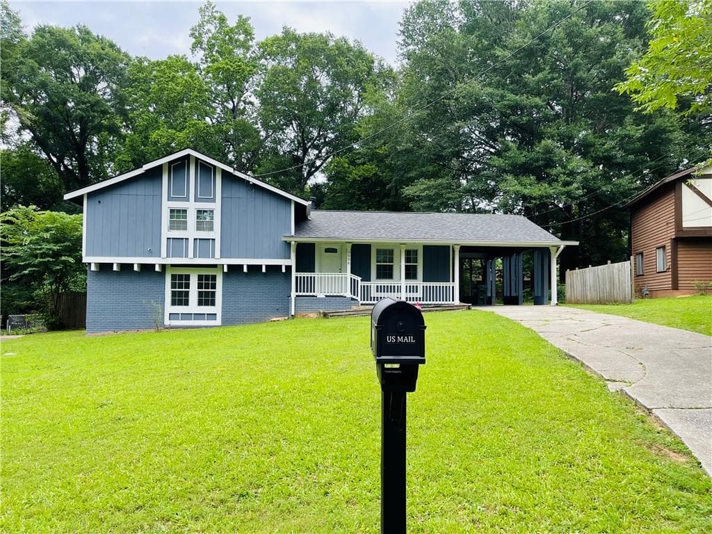 3 bedroom, 3 bathroom, 1,828 sq ft single family residence for sale at 9006 Gatewood Drive, Jonesboro, GA 30238 — photo 3