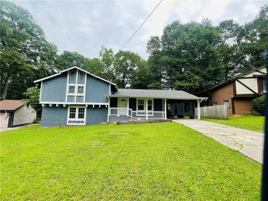 3 bedroom, 3 bathroom, 1,828 sq ft single family residence for sale at 9006 Gatewood Drive, Jonesboro, GA 30238 — photo 6
