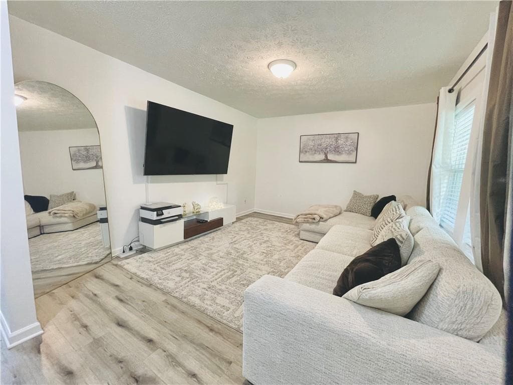 3 bedroom, 3 bathroom, 1,828 sq ft single family residence for sale at 9006 Gatewood Drive, Jonesboro, GA 30238 — photo 7