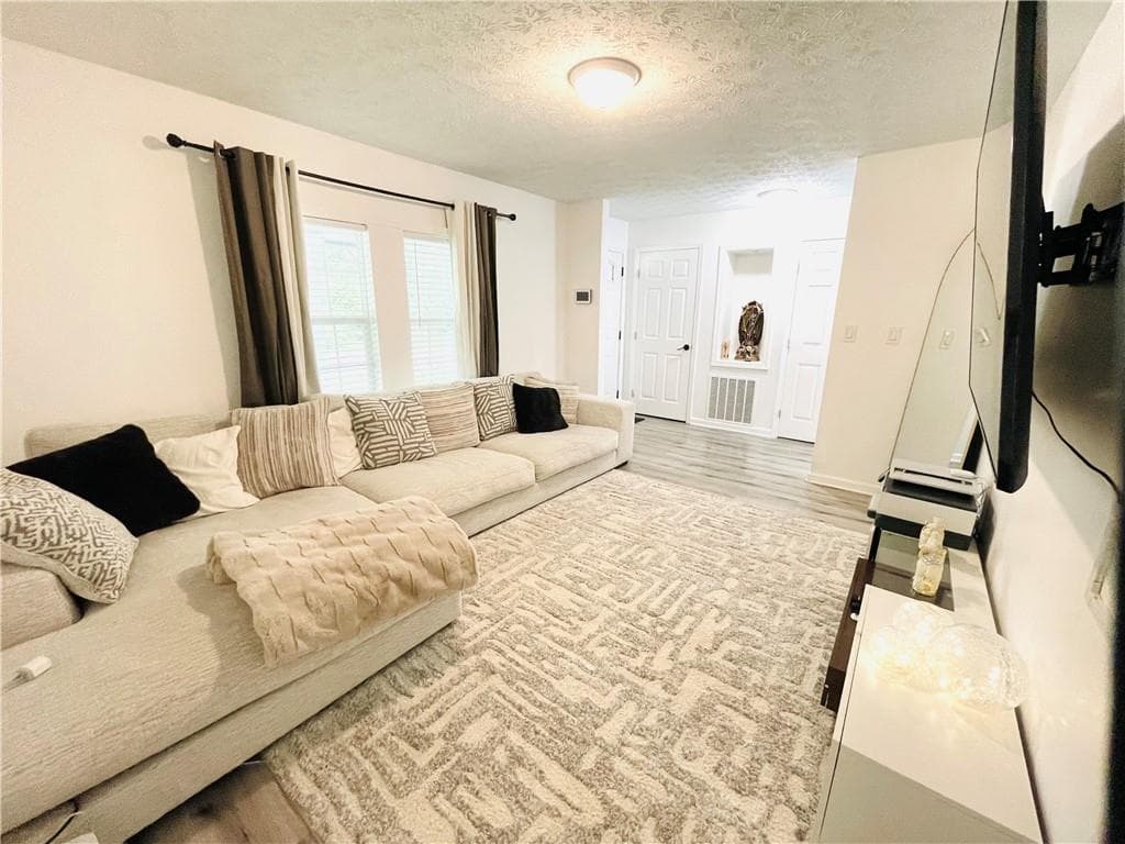 3 bedroom, 3 bathroom, 1,828 sq ft single family residence for sale at 9006 Gatewood Drive, Jonesboro, GA 30238 — photo 8