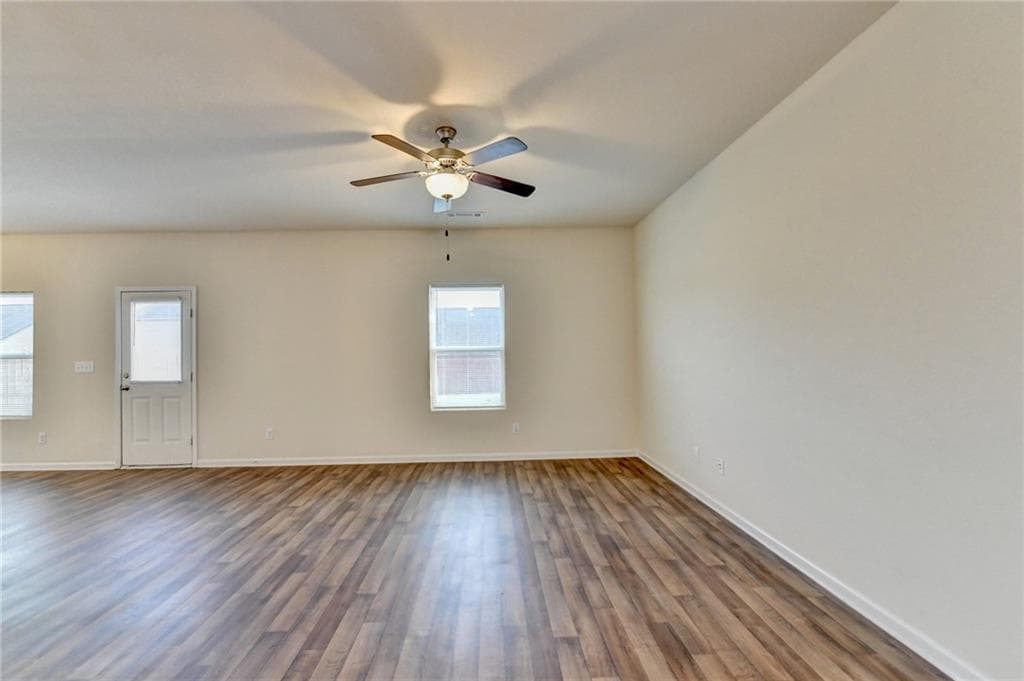 4 bedroom, 3 bathroom, 1,989 sq ft single family residence for rent at 811 Independence Avenue, Pendergrass, GA 30567 for $1,850 a month — photo 9