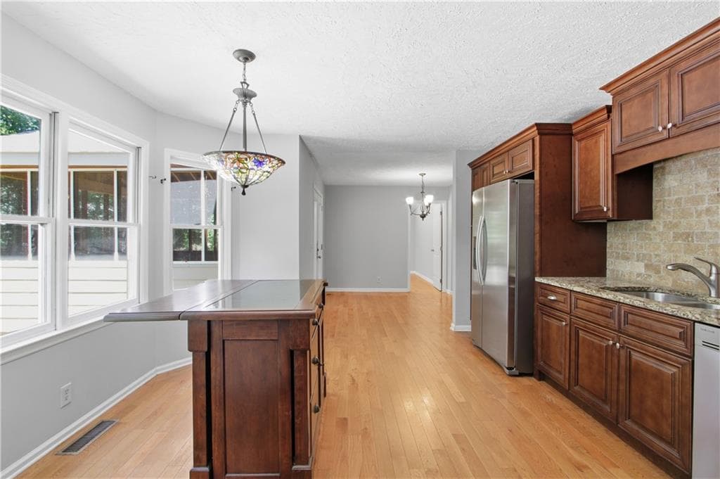 4 bedroom, 3 bathroom, 1,910 sq ft single family residence for sale at 104 West Lane, Calhoun, GA 30701 — photo 6