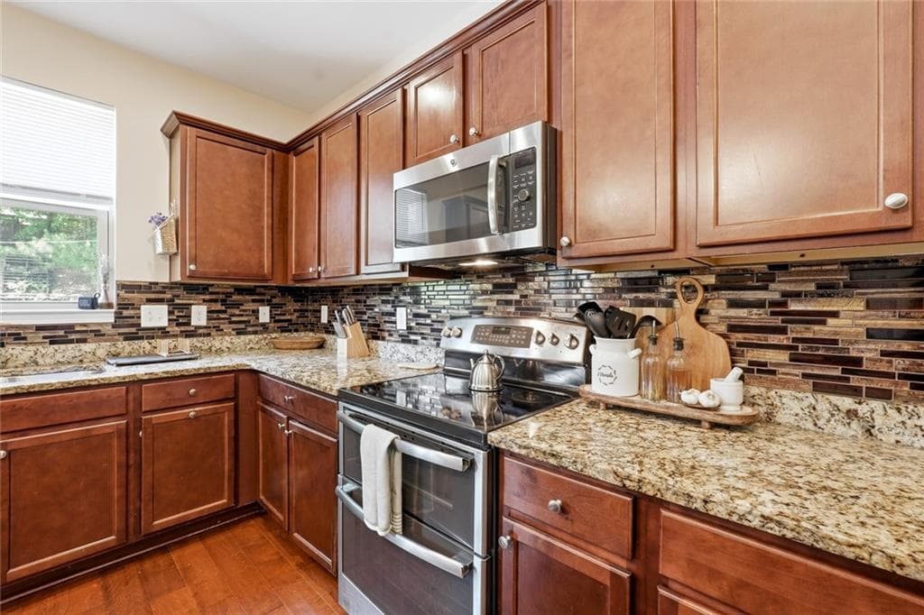5 bedroom, 3 bathroom, 2,946 sq ft single family residence for sale at 7048 Roselake Circle, Douglasville, GA 30134 — photo 6