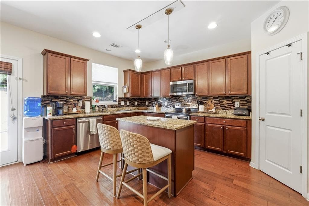 5 bedroom, 3 bathroom, 2,946 sq ft single family residence for sale at 7048 Roselake Circle, Douglasville, GA 30134 — photo 8