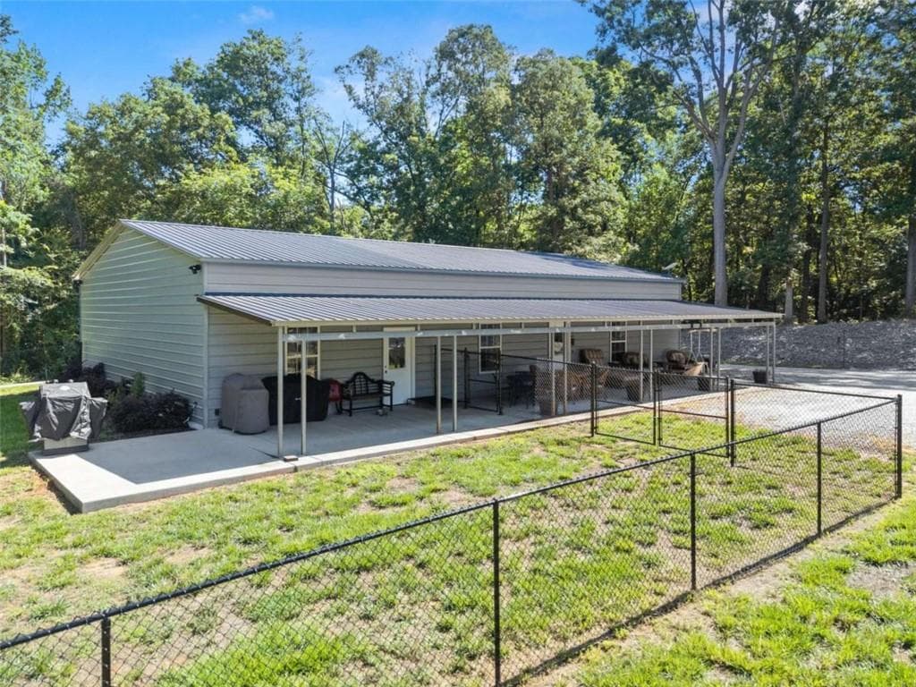 1 bedroom, 2 bathroom, 2,400 sq ft single family residence for sale at 1366 Wheeler Cemetery Road, Maysville, GA 30558 — photo 4