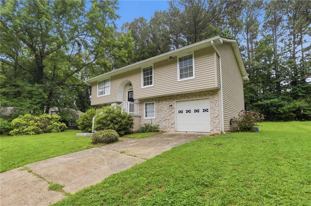 5 bedroom, 2 bathroom, 1,786 sq ft single family residence under contract at 4305 Old Lake Drive, Decatur, GA 30034 — photo 3