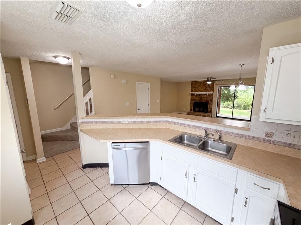 2 bedroom, 3 bathroom, 1,364 sq ft townhouse for sale at 3271 Tennington Place, Lawrenceville, GA 30044 — photo 8