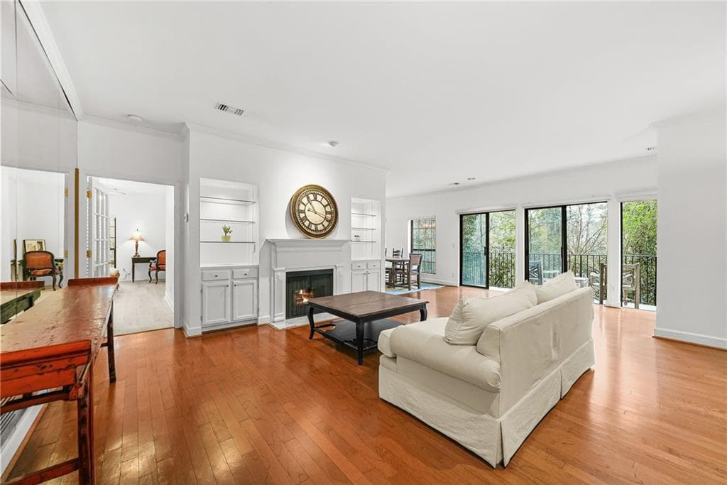 2 bedroom, 3 bathroom, 1,730 sq ft condominium for sale at 3071 Lenox Road 11, Atlanta, GA 30324 — photo 1 of 31