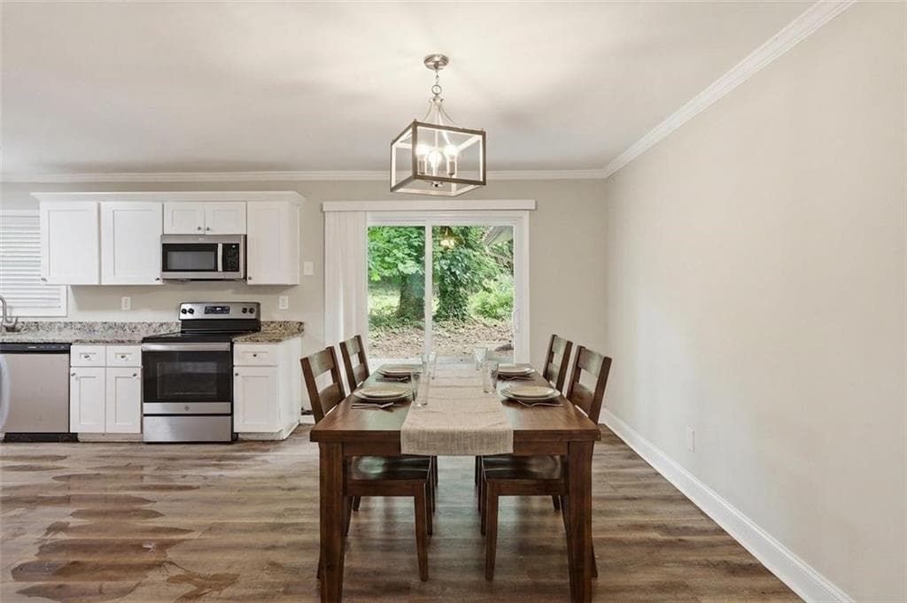 3 bedroom, 2 bathroom, 1,875 sq ft single family residence for sale at 310 Flagstone Drive, Atlanta, GA 30331 — photo 3