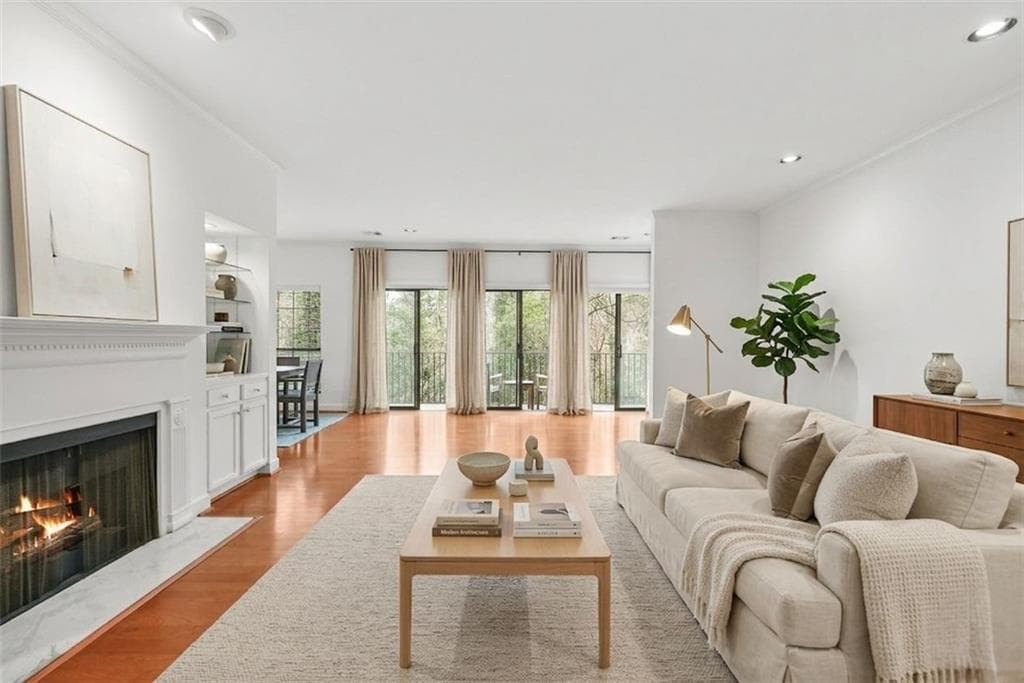 2 bedroom, 3 bathroom, 1,730 sq ft condominium for sale at 3071 Lenox Road 11, Atlanta, GA 30324 — photo 2