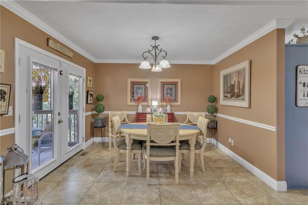 7 bedroom, 4 bathroom, 2,480 sq ft single family residence for sale at 3105 Navajo Circle, Gainesville, GA 30501 — photo 3