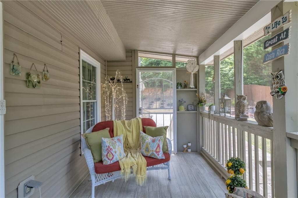 7 bedroom, 4 bathroom, 2,480 sq ft single family residence for sale at 3105 Navajo Circle, Gainesville, GA 30501 — photo 8