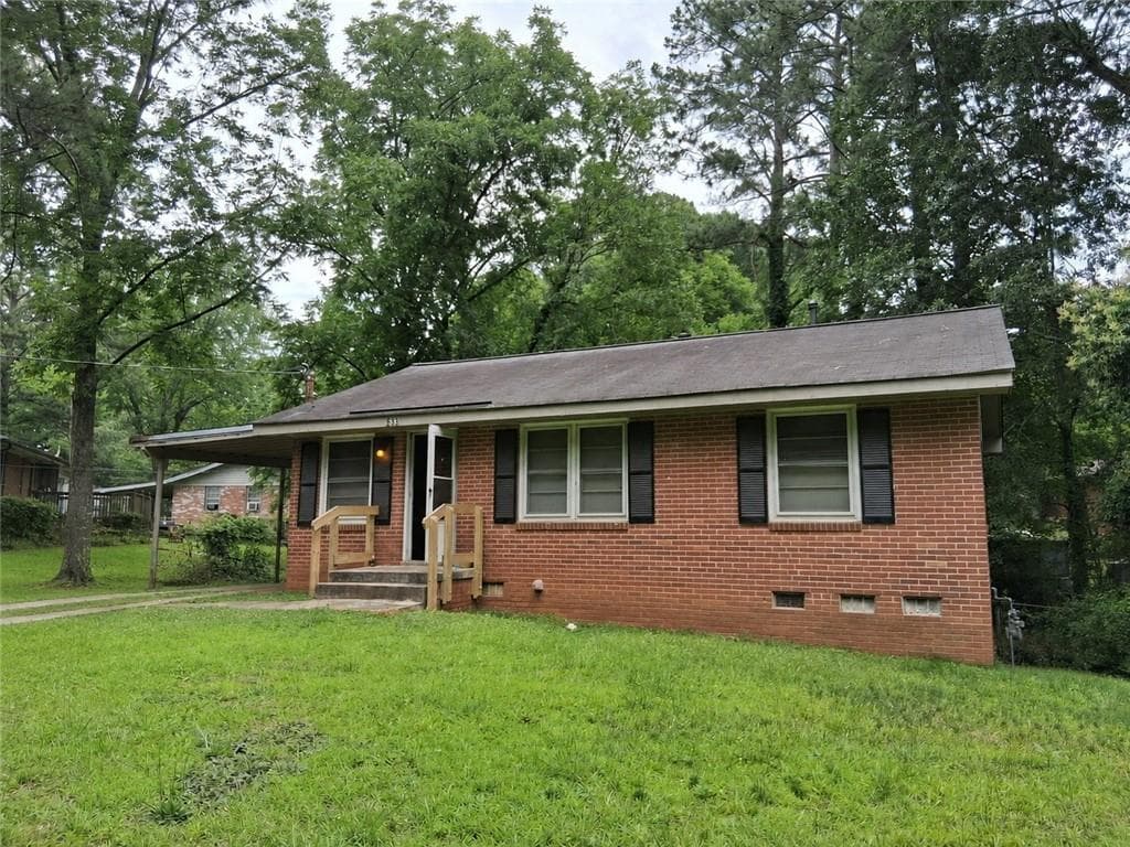 3 bedroom, 1 bathroom, 910 sq ft single family residence under contract at 633 Currie Drive, Forest Park, GA 30297