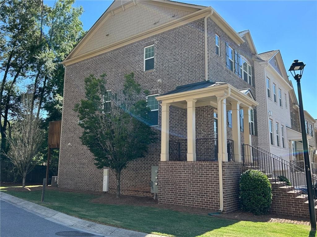 3 bedroom, 4 bathroom, 2,160 sq ft townhouse for sale at 2454 Georgetown Avenue, Atlanta, GA 30345 — photo 3