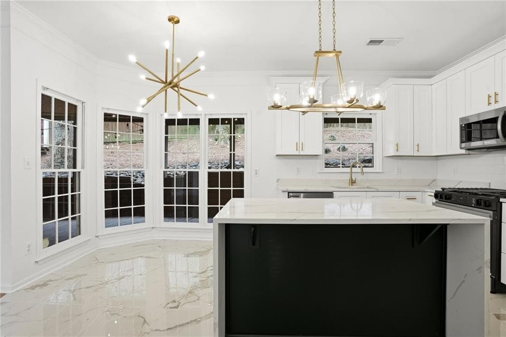4 bedroom, 4 bathroom, 2,992 sq ft single family residence for sale at 265 Marchand Court, Atlanta, GA 30328 — photo 7