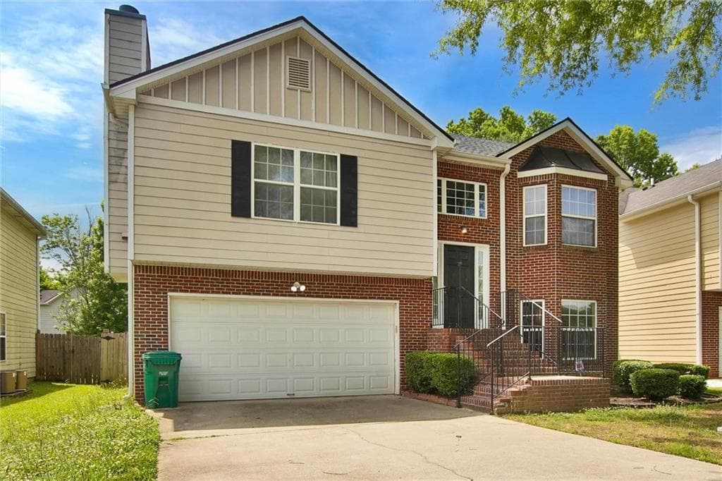 3 bedroom, 3 bathroom, 1,548 sq ft single family residence under contract at 4258 Grant Forest Circle, Ellenwood, GA 30294