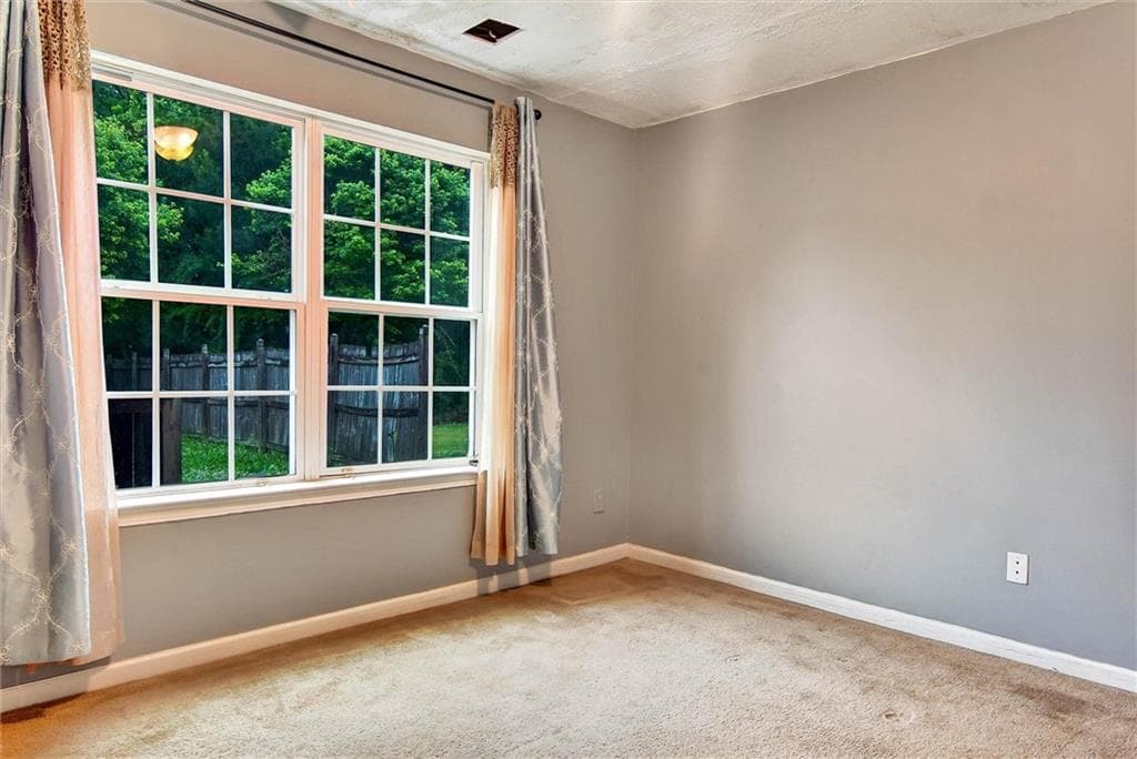 3 bedroom, 3 bathroom, 1,548 sq ft single family residence under contract at 4258 Grant Forest Circle, Ellenwood, GA 30294 — photo 7