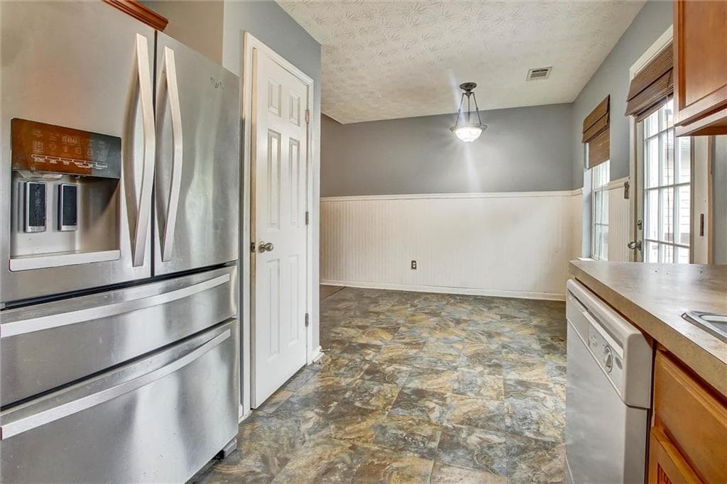 3 bedroom, 3 bathroom, 1,548 sq ft single family residence under contract at 4258 Grant Forest Circle, Ellenwood, GA 30294 — photo 9