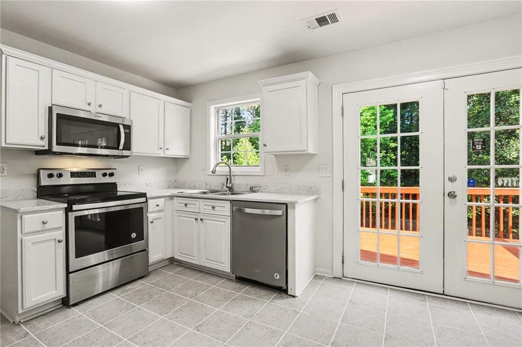 4 bedroom, 4 bathroom, 2,499 sq ft single family residence for sale at 975 Riverside Walk Crossing, Sugar Hill, GA 30518 — photo 10