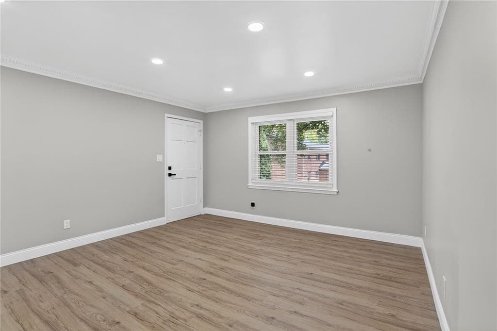 2 bedroom, 2 bathroom, 990 sq ft condominium for sale at 3510 Roswell Road E2, Atlanta, GA 30305 — photo 3