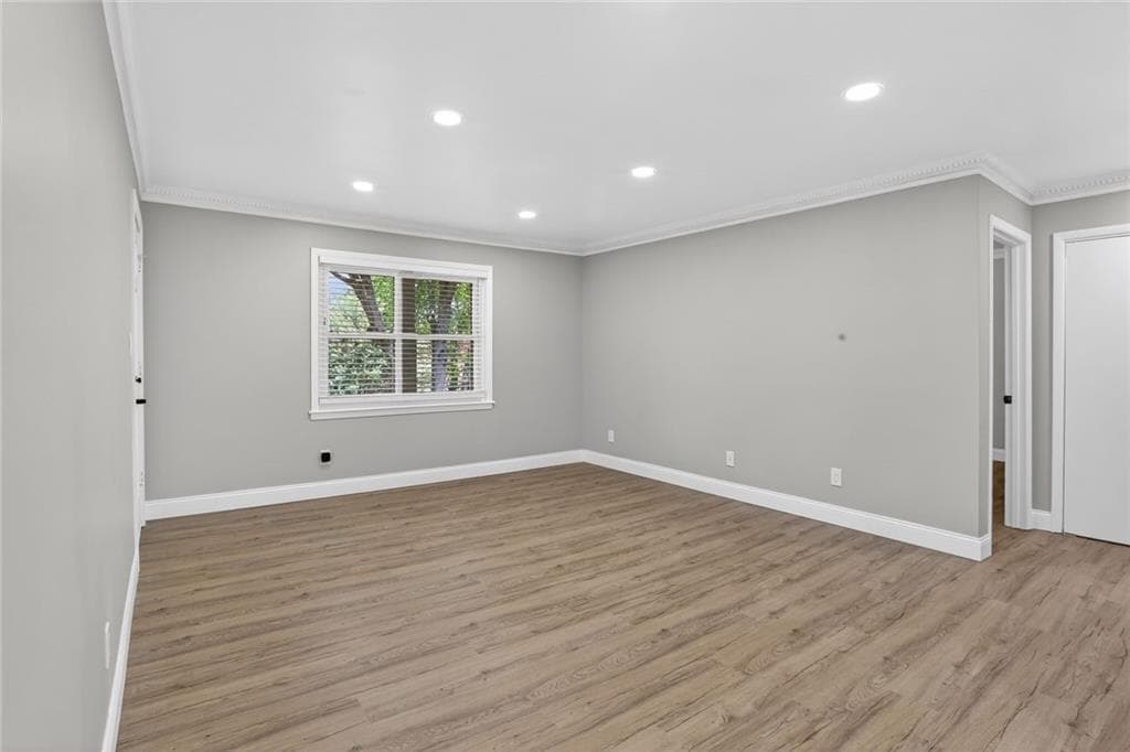 2 bedroom, 2 bathroom, 990 sq ft condominium for sale at 3510 Roswell Road E2, Atlanta, GA 30305 — photo 4