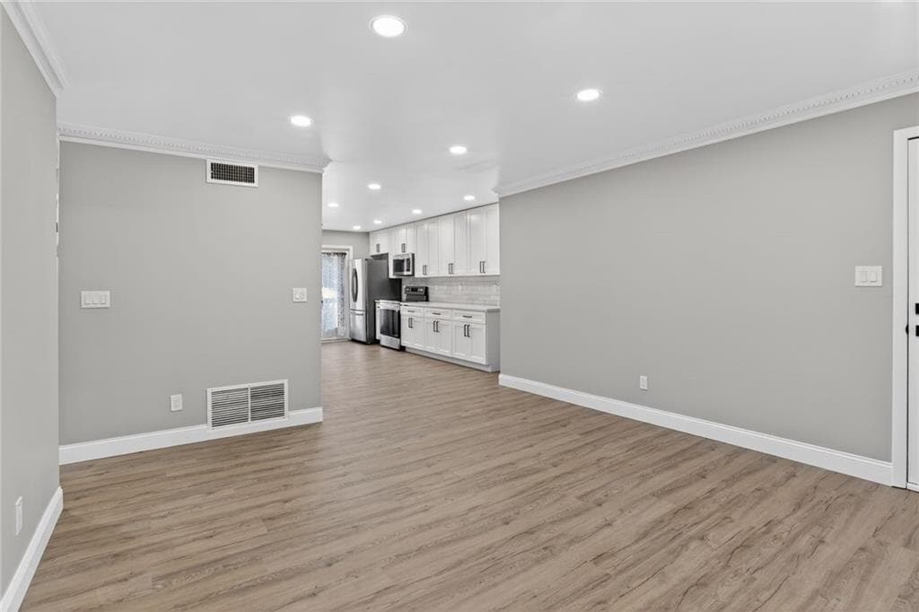 2 bedroom, 2 bathroom, 990 sq ft condominium for sale at 3510 Roswell Road E2, Atlanta, GA 30305 — photo 5