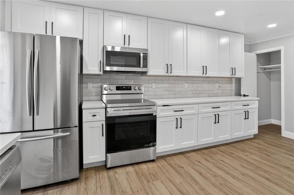 2 bedroom, 2 bathroom, 990 sq ft condominium for sale at 3510 Roswell Road E2, Atlanta, GA 30305 — photo 7