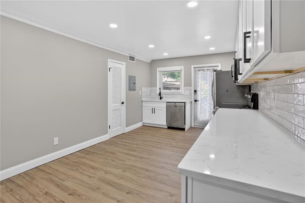 2 bedroom, 2 bathroom, 990 sq ft condominium for sale at 3510 Roswell Road E2, Atlanta, GA 30305 — photo 8