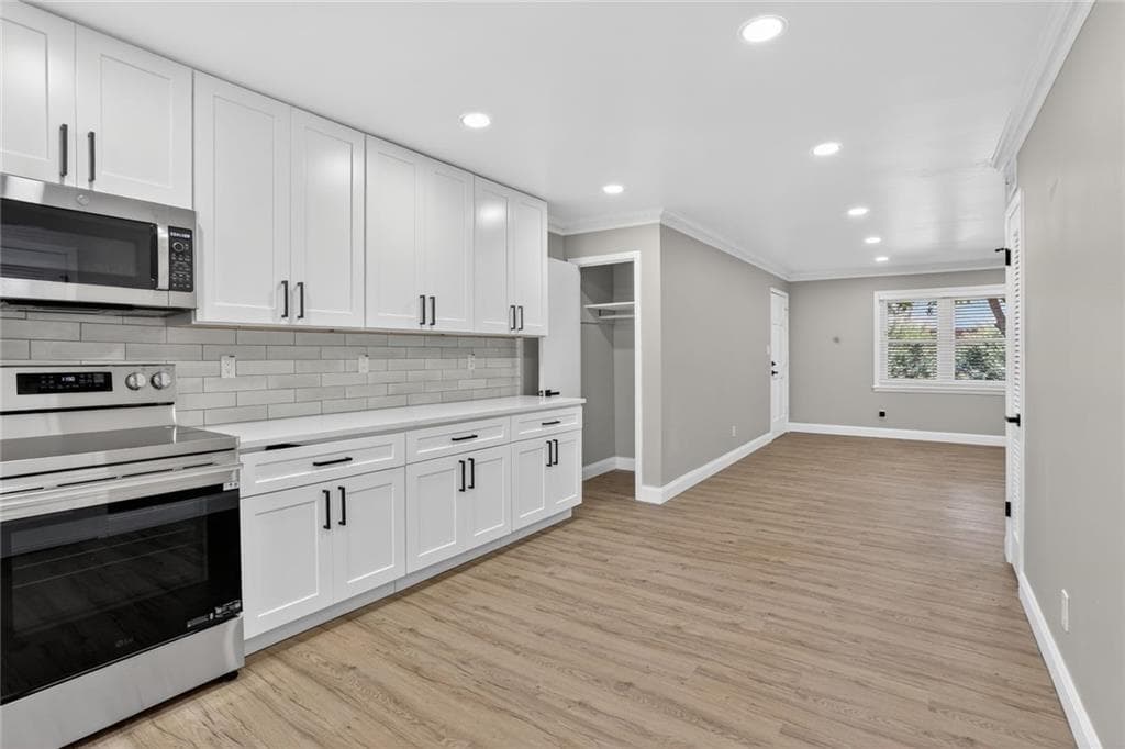 2 bedroom, 2 bathroom, 990 sq ft condominium for sale at 3510 Roswell Road E2, Atlanta, GA 30305 — photo 9