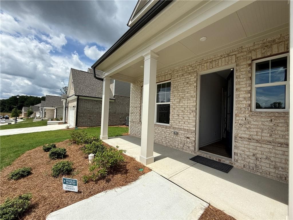 4 bedroom, 3 bathroom, 2,600 sq ft single family residence for rent at 3235 Willow Glade Trail, Lawrenceville, GA 30043 for $2,850 a month — photo 2