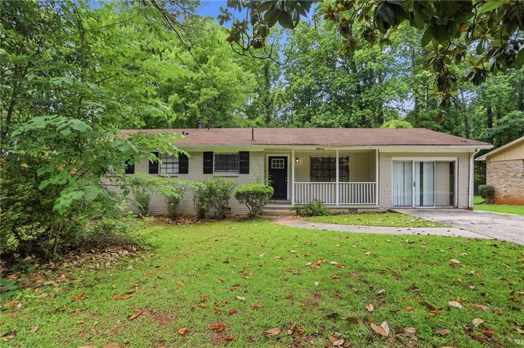 3 bedroom, 2 bathroom, 1,508 sq ft single family residence for sale at 2749 Williamsburg Drive, Decatur, GA 30034 — photo 1 of 36