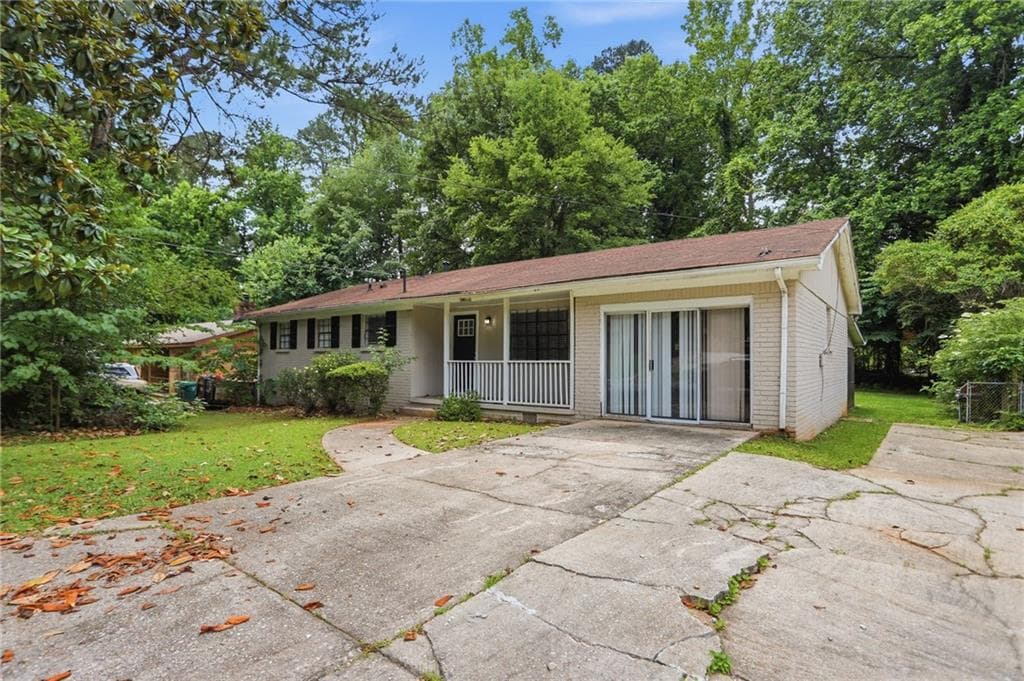 3 bedroom, 2 bathroom, 1,508 sq ft single family residence for sale at 2749 Williamsburg Drive, Decatur, GA 30034 — photo 2
