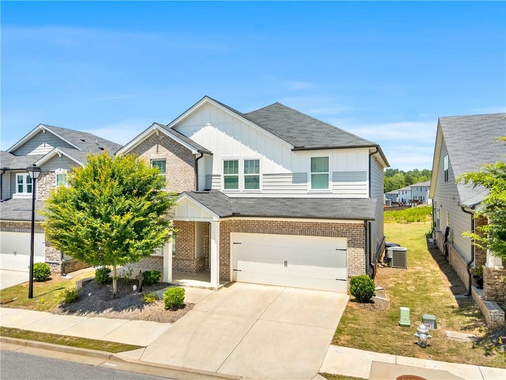 5 bedroom, 3 bathroom, 2,674 sq ft single family residence for sale at 4931 Silver Canoe Way, Lawrenceville, GA 30044 — photo 2