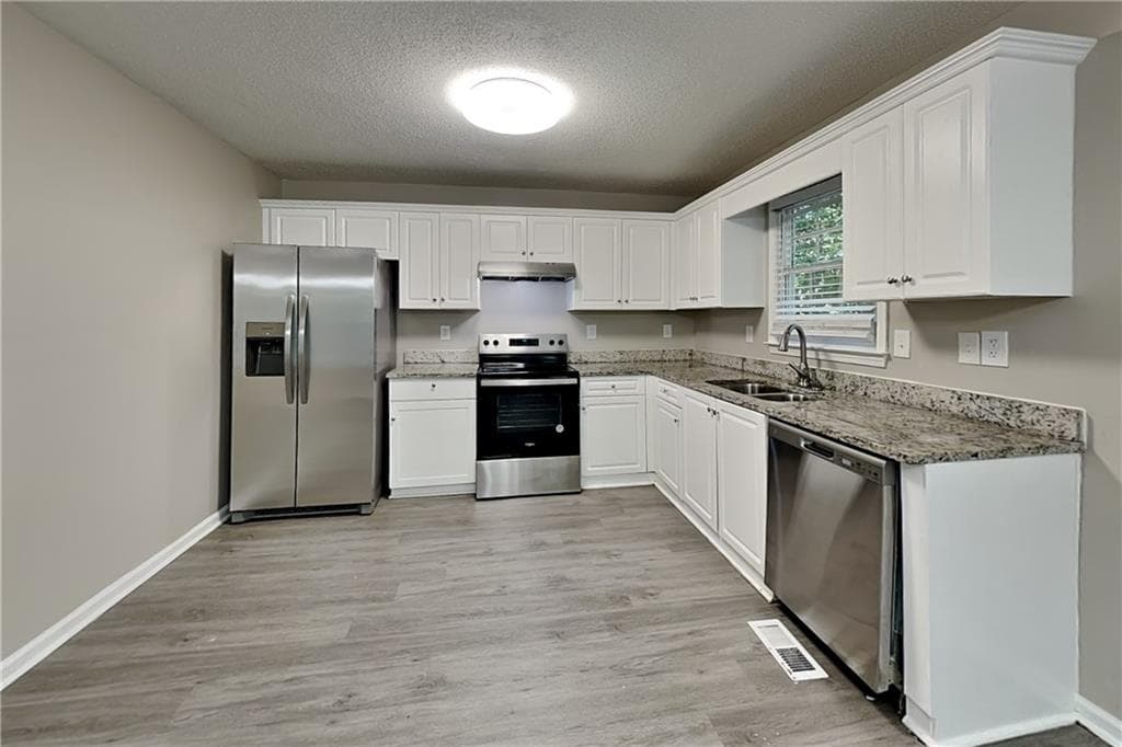 4 bedroom, 3 bathroom, 1,969 sq ft single family residence for rent at 339 Abbington Lane, Douglasville, GA 30134 for $2,090 a month — photo 4