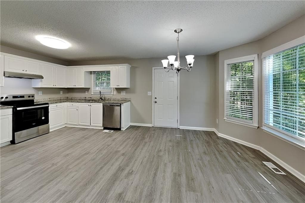 4 bedroom, 3 bathroom, 1,969 sq ft single family residence for rent at 339 Abbington Lane, Douglasville, GA 30134 for $2,090 a month — photo 5