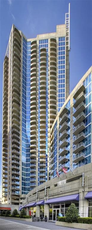 1 bedroom, 1 bathroom, 730 sq ft condominium for sale at 400 W Peachtree Street 2012, Atlanta, GA 30308 — photo 2