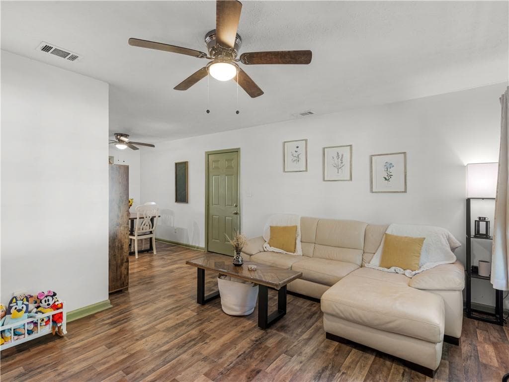 3 bedroom, 2 bathroom, 1,075 sq ft single family residence for sale at 3790 Sweetbriar Circle, Lithia Springs, GA 30122 — photo 2