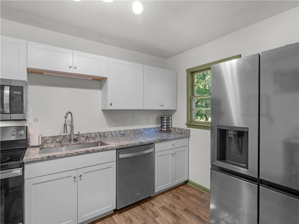 3 bedroom, 2 bathroom, 1,075 sq ft single family residence for sale at 3790 Sweetbriar Circle, Lithia Springs, GA 30122 — photo 4