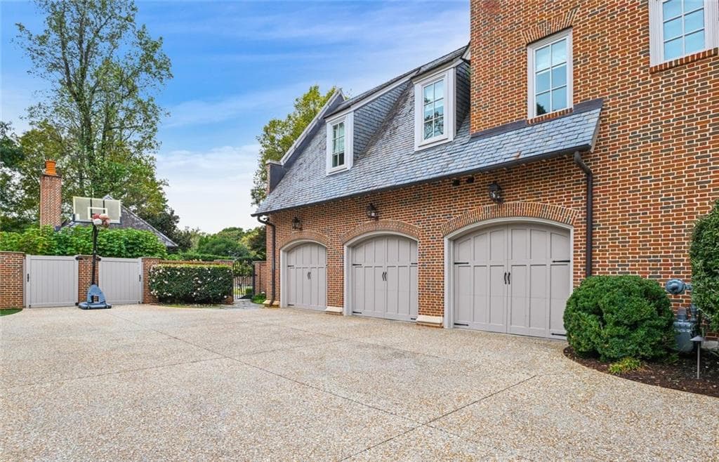 6 bedroom, 9 bathroom, 9,239 sq ft single family residence for sale at 369 Pine Tree Drive, Atlanta, GA 30305 — photo 10