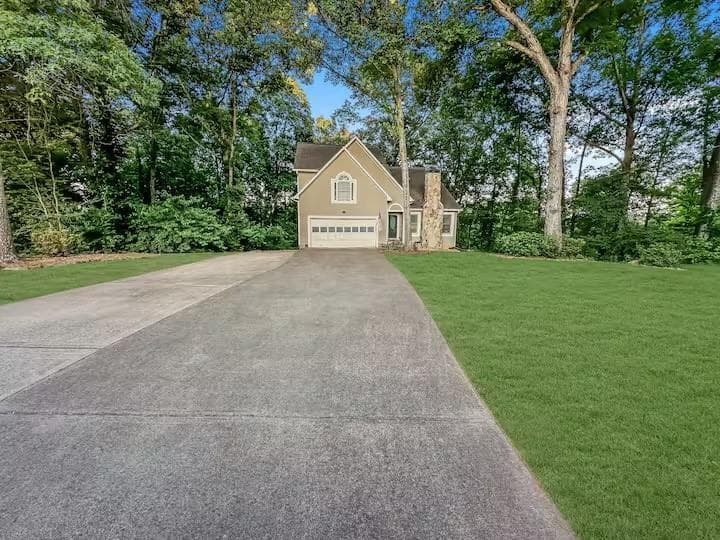 3 bedroom, 3 bathroom, 2,504 sq ft single family residence for sale at 199 Amberidge Drive, Cartersville, GA 30121