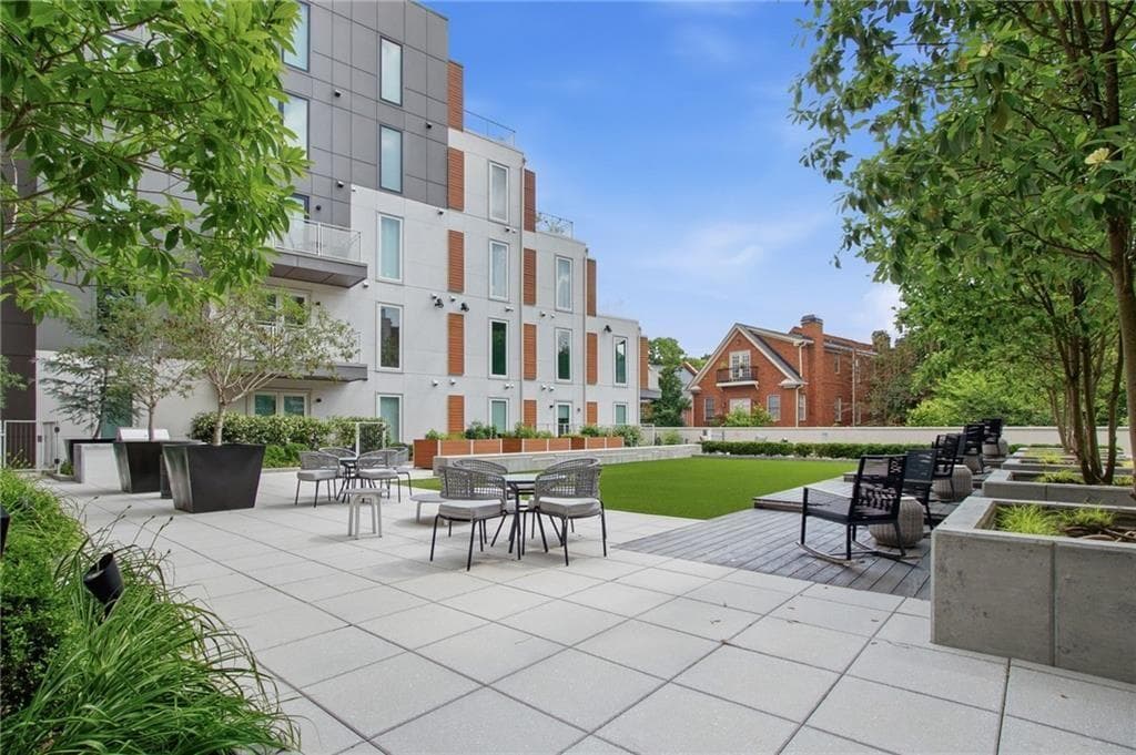 1 bedroom, 1 bathroom, 834 sq ft condominium for sale at 775 Juniper Street 208, Atlanta, GA 30308 — photo 2