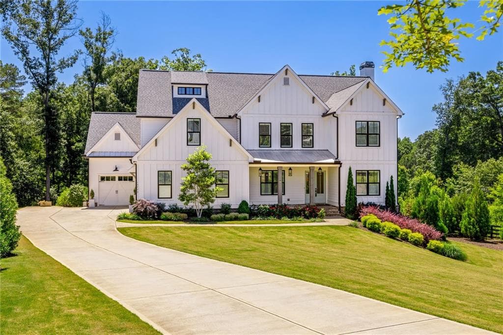 6 bedroom, 7 bathroom, 8,143 sq ft single family residence under contract at 15775 Bon Endriot Drive, Milton, GA 30004 — photo 2