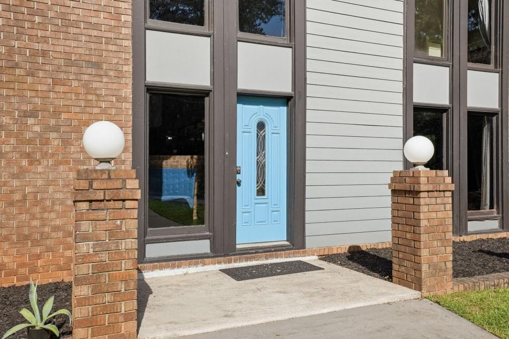 4 bedroom, 3 bathroom, 4,039 sq ft single family residence under contract at 1605 Saint Tropez Way, Atlanta, GA 30350 — photo 6