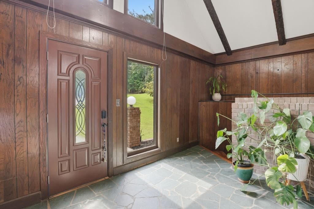 4 bedroom, 3 bathroom, 4,039 sq ft single family residence under contract at 1605 Saint Tropez Way, Atlanta, GA 30350 — photo 7