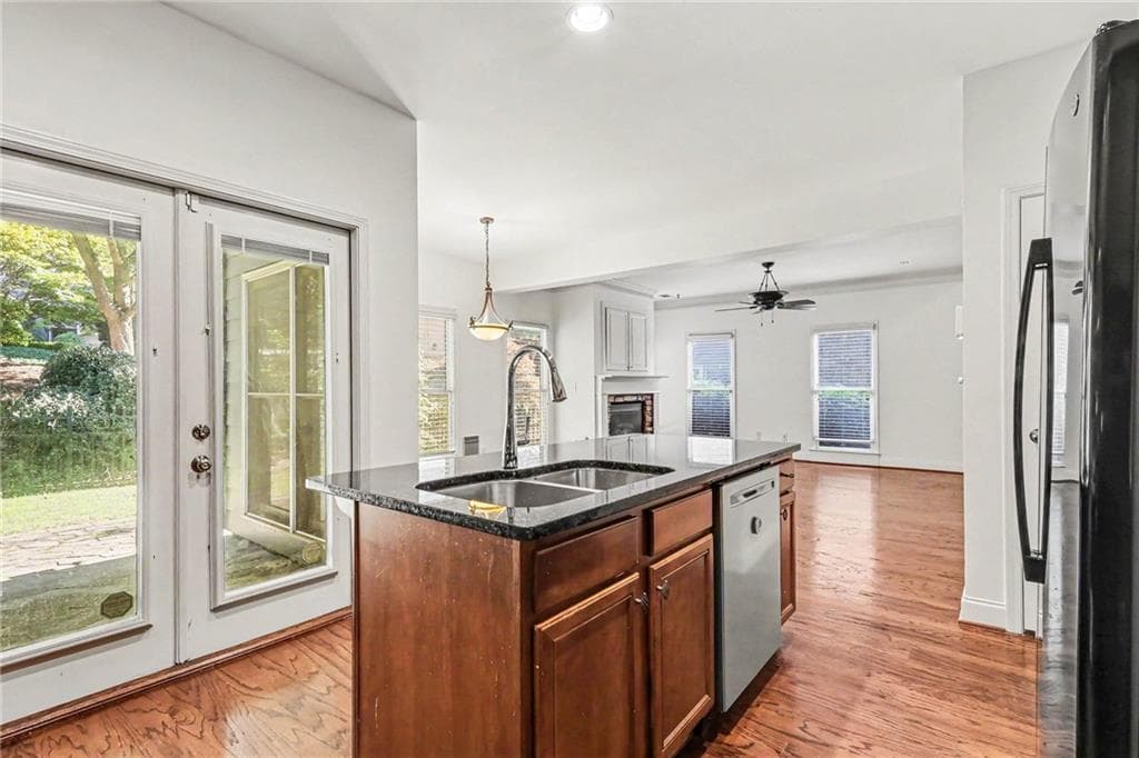 3 bedroom, 3 bathroom, 1,284 sq ft townhouse under contract at 1420 Village Creek Circle, Atlanta, GA 30316 — photo 9
