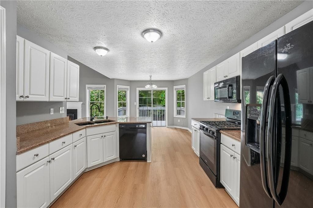 5 bedroom, 3 bathroom, 2,745 sq ft single family residence for sale at 209 Eagle Glen Court, Woodstock, GA 30189 — photo 8