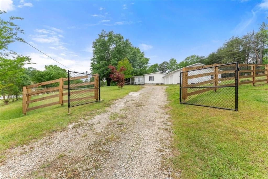 3 bedroom, 2 bathroom, 1,848 sq ft single family residence sold at 1533 Scenic Drive, Toccoa, GA 30577