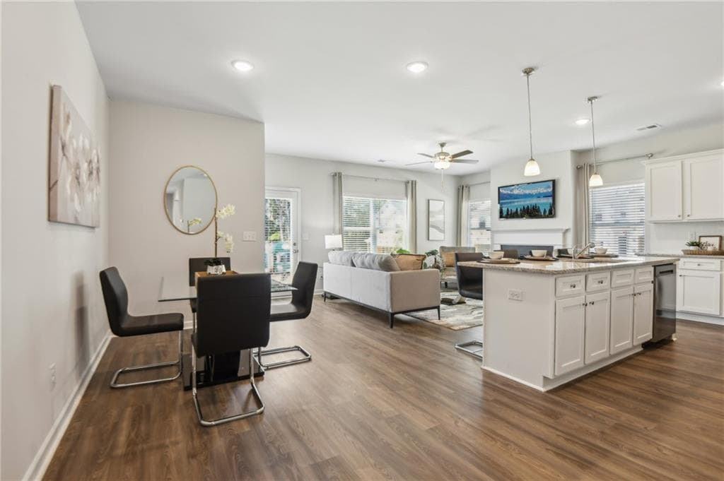 3 bedroom, 3 bathroom, 1,805 sq ft townhouse for sale at 6424 Towhee Way, Morrow, GA 30260 — photo 7